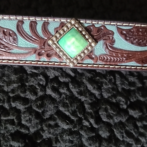 Women's Ariat Floral Tooled & Diamond Leather Belt - Picture 4 of 6